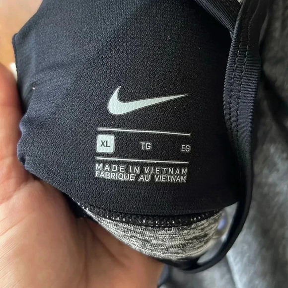 2in1 Nike Tank Bra - Picture 3 of 4